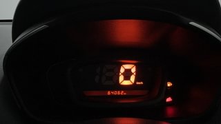Used 2018 Renault Kwid [2015-2019] RXT Opt Petrol Manual interior CLUSTERMETER VIEW