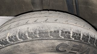 Used 2018 Renault Kwid [2015-2019] RXT Opt Petrol Manual tyres RIGHT REAR TYRE TREAD VIEW