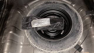 Used 2018 Renault Kwid [2015-2019] RXT Opt Petrol Manual tyres SPARE TYRE VIEW