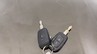 Used 2018 Renault Kwid [2015-2019] RXT Opt Petrol Manual extra CAR KEY VIEW