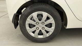 Used 2017 Hyundai Eon [2011-2018] Magna + Petrol Manual tyres RIGHT REAR TYRE RIM VIEW