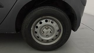 Used 2014 Hyundai i10 magna 1.1 Petrol Manual tyres LEFT REAR TYRE RIM VIEW