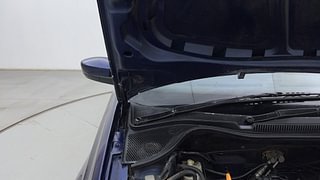 Used 2014 Volkswagen Polo [2010-2014] Highline1.2L (P) Petrol Manual engine ENGINE RIGHT SIDE HINGE & APRON VIEW