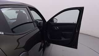 Used 2019 Renault Kwid [2015-2019] 1.0 RXT AMT Opt Petrol Automatic interior RIGHT FRONT DOOR OPEN VIEW