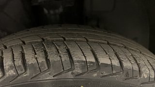 Used 2017 Renault Kwid [2017-2019] RXT 1.0 SCE Special Petrol Manual tyres RIGHT FRONT TYRE TREAD VIEW