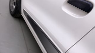 Used 2021 Renault Kwid 1.0L RXT (O) AMT SCE Petrol Automatic dents MINOR SCRATCH