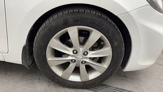 Used 2011 Hyundai Verna [2011-2015] Fluidic 1.6 VTVT SX Opt AT Petrol Automatic tyres RIGHT FRONT TYRE RIM VIEW