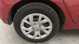 Used 2018 Hyundai Grand i10 [2017-2020] Sportz 1.2 Kappa VTVT Petrol Manual tyres RIGHT REAR TYRE RIM VIEW