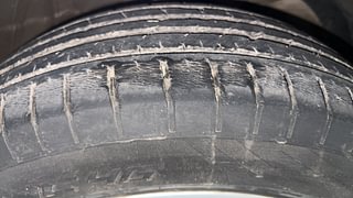 Used 2019 Maruti Suzuki Swift [2017-2021] ZXi AMT Petrol Automatic tyres RIGHT FRONT TYRE TREAD VIEW