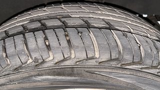 Used 2019 Renault Kwid [2015-2019] 1.0 RXT AMT Opt Petrol Automatic tyres LEFT REAR TYRE TREAD VIEW