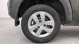 Used 2018 Renault Kwid [2015-2019] RXT Opt Petrol Manual tyres RIGHT REAR TYRE RIM VIEW