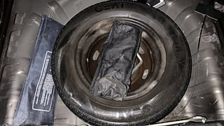 Used 2019 Renault Kwid [2015-2019] 1.0 RXT AMT Petrol Automatic tyres SPARE TYRE VIEW
