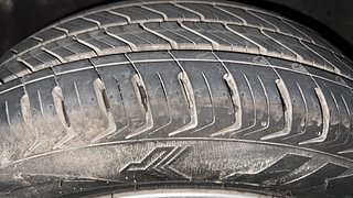 Used 2014 Volkswagen Polo [2010-2014] Highline1.2L (P) Petrol Manual tyres RIGHT FRONT TYRE TREAD VIEW
