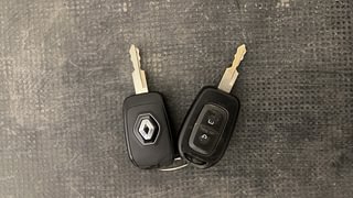Used 2017 Renault Kwid [2017-2019] RXT 1.0 SCE Special Petrol Manual extra CAR KEY VIEW