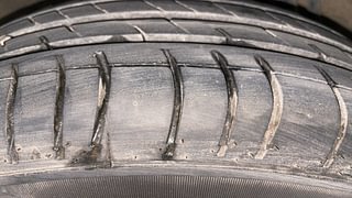 Used 2016 Renault Kwid [2015-2019] RXL Petrol Manual tyres RIGHT REAR TYRE TREAD VIEW