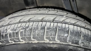 Used 2019 Renault Kwid [2015-2019] 1.0 RXT AMT Petrol Automatic tyres RIGHT REAR TYRE TREAD VIEW