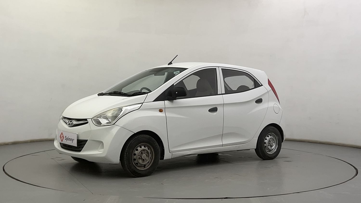 LEFT FRONT CORNER VIEW