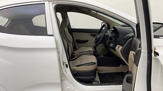 Used 2017 Hyundai Eon [2011-2018] D-Lite+ Petrol Manual interior RIGHT SIDE FRONT DOOR CABIN VIEW