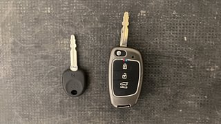 Used 2023 Hyundai Grand i10 Nios Sportz 1.2 CNG Petrol+cng Manual extra CAR KEY VIEW