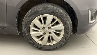 Used 2015 Maruti Suzuki Swift [2011-2017] ZXi Petrol Manual tyres RIGHT FRONT TYRE RIM VIEW