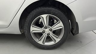 Used 2018 Hyundai Verna [2017-2020] 1.6 VTVT SX Petrol Manual tyres LEFT REAR TYRE RIM VIEW