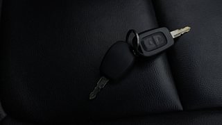 Used 2018 Renault Kwid [2015-2019] 1.0 RXT AMT Petrol Automatic extra CAR KEY VIEW