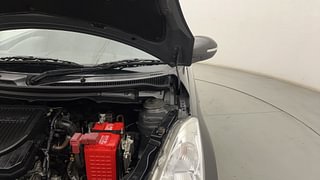 Used 2015 Maruti Suzuki Swift [2011-2017] ZXi Petrol Manual engine ENGINE LEFT SIDE HINGE & APRON VIEW