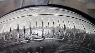 Used 2014 Hyundai i10 magna 1.1 Petrol Manual tyres RIGHT FRONT TYRE TREAD VIEW