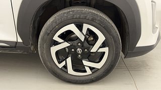 Used 2023 Nissan Magnite XV Premium Turbo (O) Petrol Manual tyres RIGHT FRONT TYRE RIM VIEW