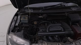 Used 2018 Renault Kwid [2015-2019] 1.0 RXT AMT Petrol Automatic engine ENGINE RIGHT SIDE HINGE & APRON VIEW
