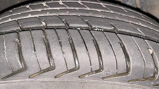 Used 2018 Renault Kwid [2015-2019] 1.0 RXT AMT Petrol Automatic tyres RIGHT REAR TYRE TREAD VIEW