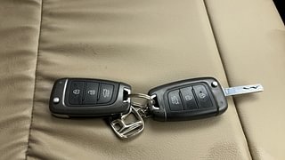 Used 2018 Hyundai Verna [2017-2020] 1.6 VTVT SX Petrol Manual extra CAR KEY VIEW
