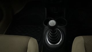 Used 2014 Honda Brio [2011-2016] VX MT Petrol Manual interior GEAR  KNOB VIEW