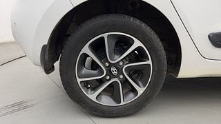 Used 2018 Hyundai Grand i10 [2017-2020] Sportz AT 1.2 Kappa VTVT Petrol Automatic tyres RIGHT REAR TYRE RIM VIEW