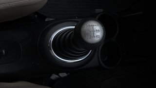 Used 2014 Honda Brio [2011-2016] S MT Petrol Manual interior GEAR  KNOB VIEW