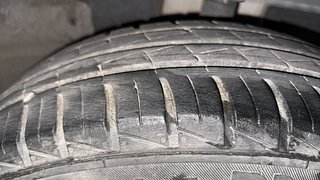 Used 2021 renault Kwid 1.0 RXT Opt Petrol Manual tyres RIGHT FRONT TYRE TREAD VIEW