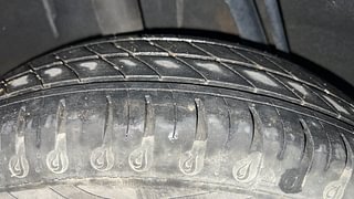 Used 2021 renault Kwid 1.0 RXT Opt Petrol Manual tyres RIGHT REAR TYRE TREAD VIEW