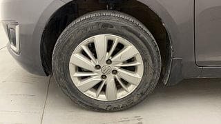 Used 2015 Maruti Suzuki Swift [2011-2017] ZXi Petrol Manual tyres LEFT FRONT TYRE RIM VIEW