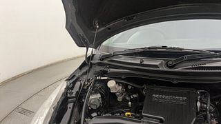 Used 2015 Maruti Suzuki Swift [2011-2017] ZXi Petrol Manual engine ENGINE RIGHT SIDE HINGE & APRON VIEW