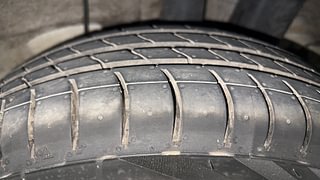 Used 2018 Hyundai Grand i10 [2017-2020] Sportz AT 1.2 Kappa VTVT Petrol Automatic tyres LEFT REAR TYRE TREAD VIEW