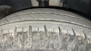 Used 2021 renault Kwid 1.0 RXT Opt Petrol Manual tyres RIGHT FRONT TYRE TREAD VIEW