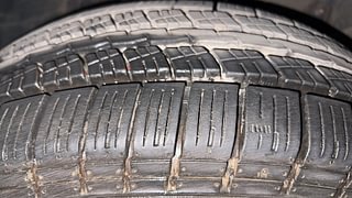 Used 2016 Renault Duster [2015-2019] 110 PS RXZ 4X2 AMT Diesel Automatic tyres RIGHT FRONT TYRE TREAD VIEW