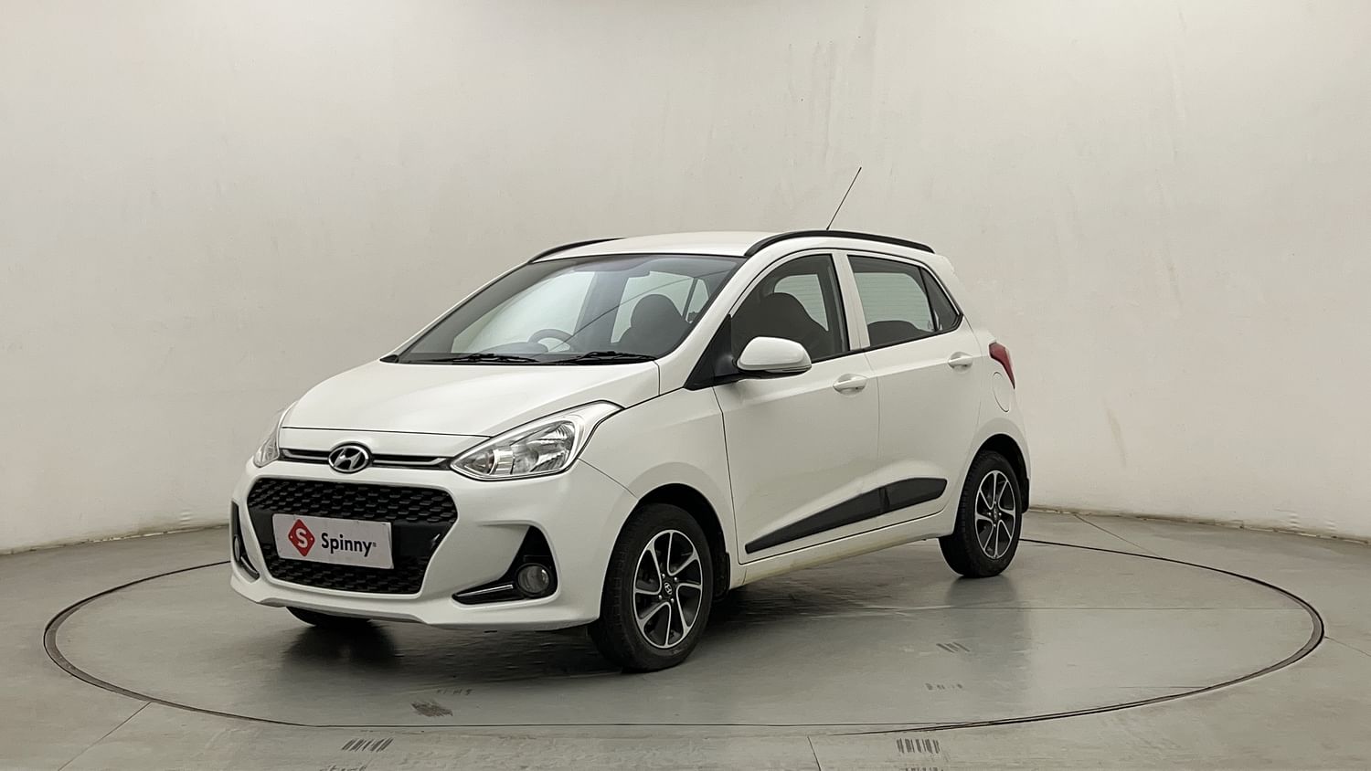 LEFT FRONT CORNER VIEW