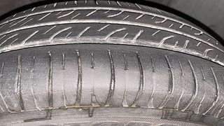 Used 2018 Renault Kwid [2015-2019] 1.0 RXT AMT Petrol Automatic tyres RIGHT FRONT TYRE TREAD VIEW