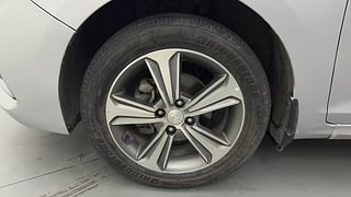 Used 2018 Hyundai Verna [2017-2020] 1.6 VTVT SX Petrol Manual tyres LEFT FRONT TYRE RIM VIEW