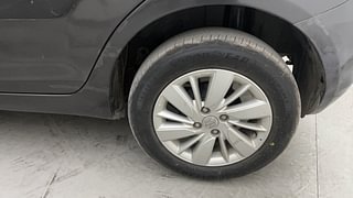 Used 2015 Maruti Suzuki Swift [2011-2017] ZXi Petrol Manual tyres LEFT REAR TYRE RIM VIEW