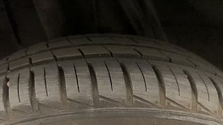 Used 2021 Renault Kwid 1.0L RXT (O) AMT SCE Petrol Automatic tyres RIGHT REAR TYRE TREAD VIEW