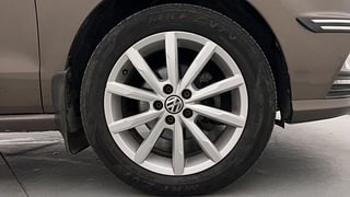 Used 2017 Volkswagen Ameo [2017-2020] Highline Plus 1.5L AT (D) Diesel Automatic tyres RIGHT FRONT TYRE RIM VIEW