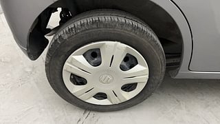 Used 2014 Maruti Suzuki Wagon R 1.0 [2010-2019] VXi Petrol Manual tyres RIGHT REAR TYRE RIM VIEW