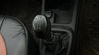 Used 2018 Renault Kwid [2015-2019] RXT Petrol Manual interior GEAR  KNOB VIEW